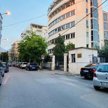 Apartament Downtown 2bedroom Balconies Ac Wifi Tirana